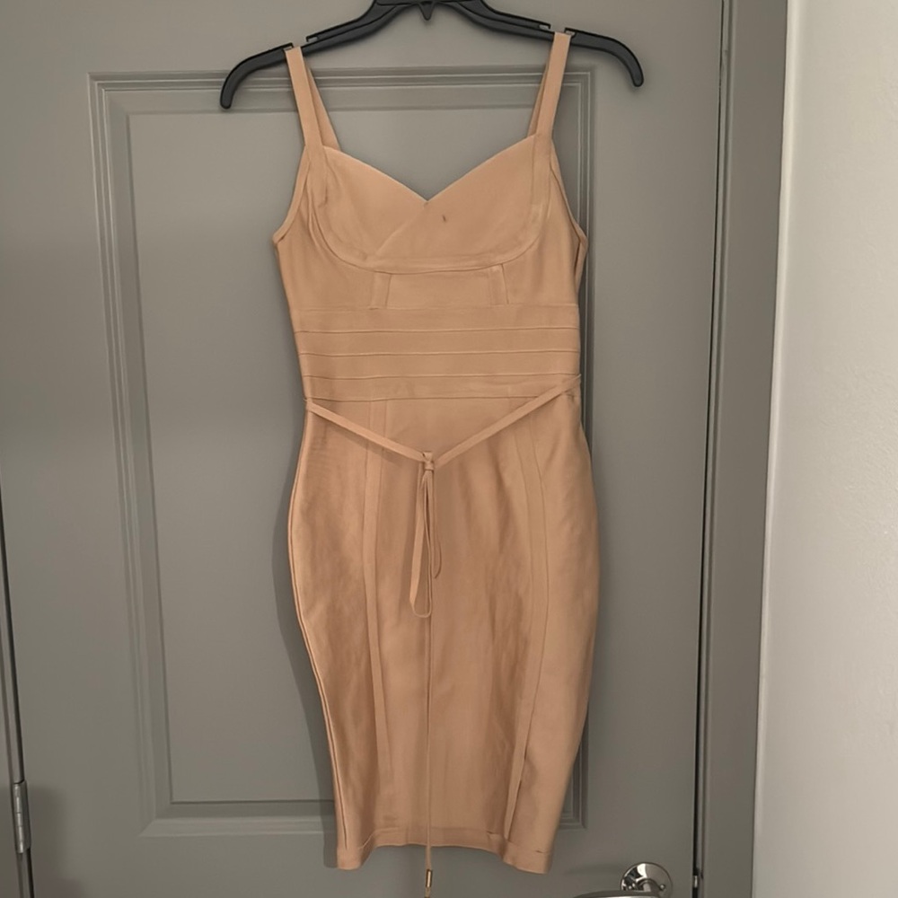 Elegant Beige Sleeveless Dress